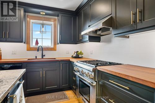 10 Abbie Lane, Norfolk (Teeterville), ON - Indoor Photo Showing Kitchen With Upgraded Kitchen