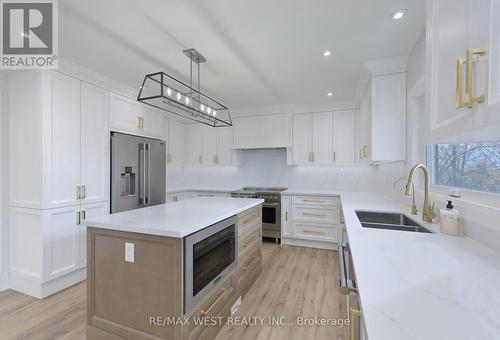 17200 12Th Concession Road, King, ON - Indoor Photo Showing Kitchen With Double Sink With Upgraded Kitchen