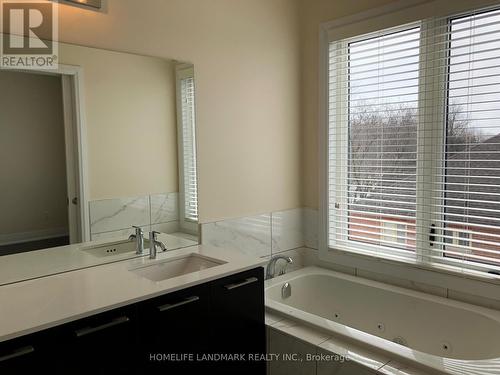 9 Mcgurran Lane, Richmond Hill, ON - Indoor Photo Showing Bathroom