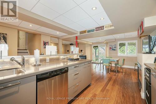 27 Giotto Crescent, Vaughan, ON - Indoor Photo Showing Kitchen