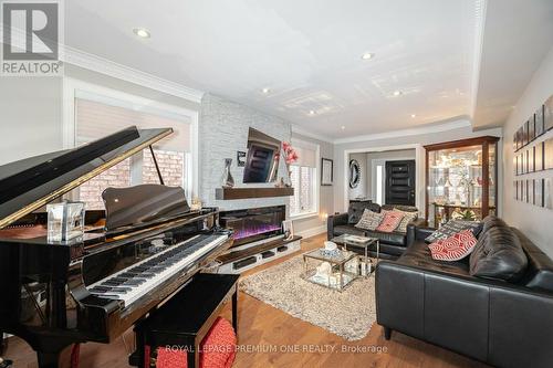 27 Giotto Crescent, Vaughan, ON - Indoor Photo Showing Living Room With Fireplace