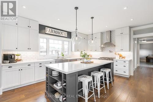 141 Dale Crescent, Bradford West Gwillimbury, ON - Indoor Photo Showing Kitchen With Upgraded Kitchen