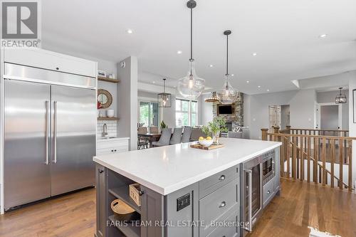 141 Dale Crescent, Bradford West Gwillimbury, ON - Indoor Photo Showing Kitchen With Upgraded Kitchen