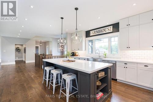 141 Dale Crescent, Bradford West Gwillimbury, ON - Indoor Photo Showing Kitchen With Upgraded Kitchen