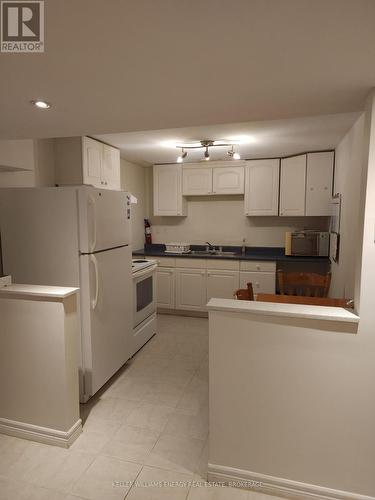 952 Sandcliff Drive, Oshawa (Pinecrest), ON - Indoor Photo Showing Kitchen With Double Sink