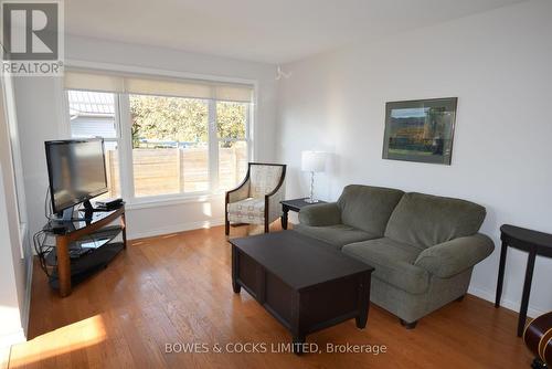 605 Fortye Drive, Peterborough (Otonabee), ON - Indoor Photo Showing Living Room