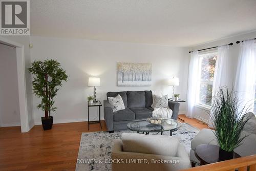 605 Fortye Drive, Peterborough (Otonabee), ON - Indoor Photo Showing Living Room