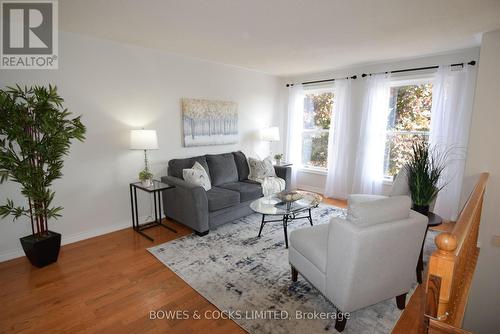 605 Fortye Drive, Peterborough (Otonabee), ON - Indoor Photo Showing Living Room