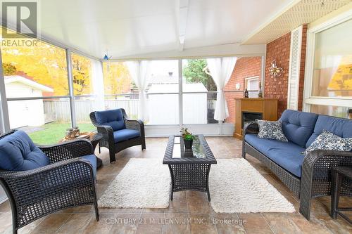 29 Shaw Street, Springwater, ON - Indoor Photo Showing Living Room