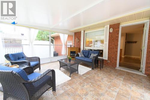 29 Shaw Street, Springwater, ON - Indoor Photo Showing Living Room