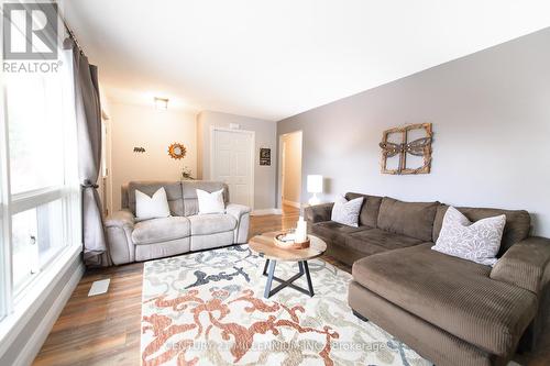 29 Shaw Street, Springwater, ON - Indoor Photo Showing Living Room