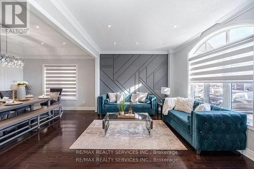 7 Odeon Street, Brampton, ON - Indoor Photo Showing Living Room