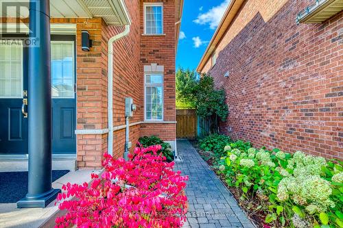 2484 Logan Avenue, Oakville, ON - Outdoor