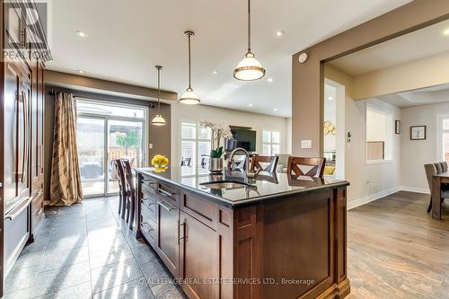 2484 Logan Avenue, Oakville, ON - Indoor Photo Showing Kitchen With Upgraded Kitchen