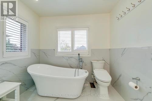 2484 Logan Avenue, Oakville, ON - Indoor Photo Showing Bathroom