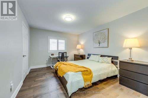 2484 Logan Avenue, Oakville, ON - Indoor Photo Showing Bedroom