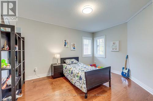 2484 Logan Avenue, Oakville, ON - Indoor Photo Showing Bedroom