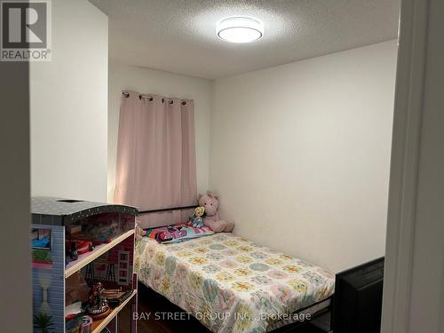 2043 Glenhampton Road, Oakville, ON - Indoor Photo Showing Bedroom