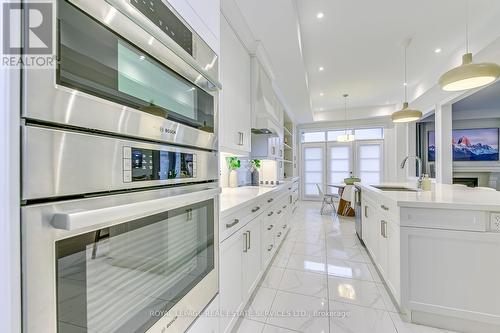 83 Ballmer Trail, Oakville, ON - Indoor Photo Showing Kitchen With Upgraded Kitchen