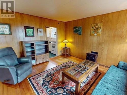 4328 Westview Ave, Powell River, BC - Indoor Photo Showing Living Room