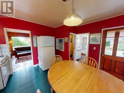 4328 Westview Ave, Powell River, BC - Indoor Photo Showing Dining Room