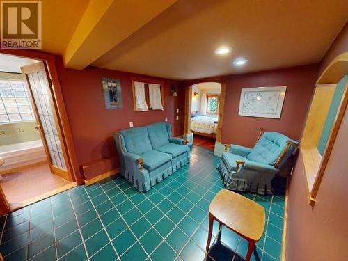 4328 Westview Ave, Powell River, BC - Indoor