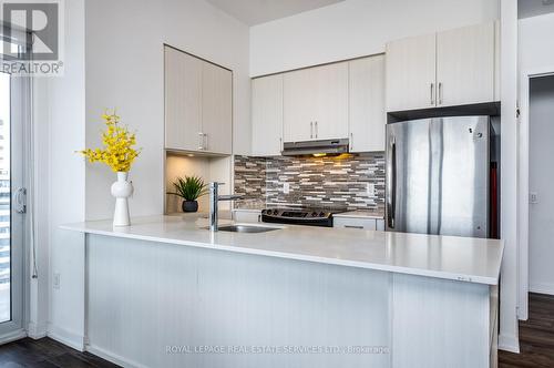 1611 - 2560 Eglinton Avenue W, Mississauga, ON - Indoor Photo Showing Kitchen