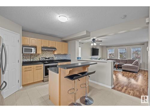 15806 139 St Nw, Edmonton, AB - Indoor Photo Showing Kitchen