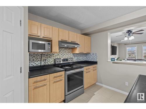 15806 139 St Nw, Edmonton, AB - Indoor Photo Showing Kitchen