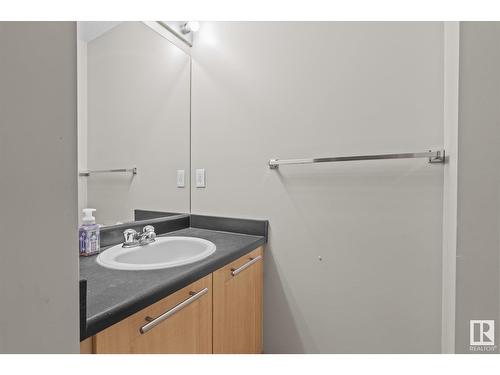 15806 139 St Nw, Edmonton, AB - Indoor Photo Showing Bathroom