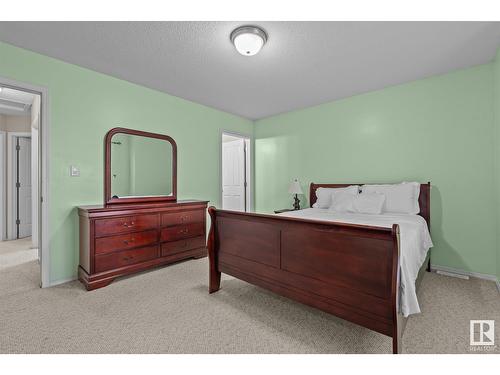 15806 139 St Nw, Edmonton, AB - Indoor Photo Showing Bedroom