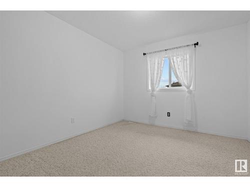 15806 139 St Nw, Edmonton, AB - Indoor Photo Showing Other Room