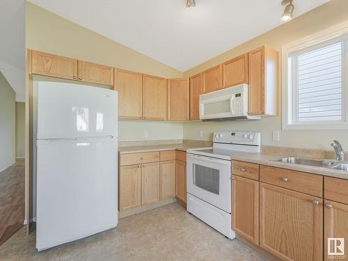 3344 24 Av Nw, Edmonton, AB - Indoor Photo Showing Kitchen