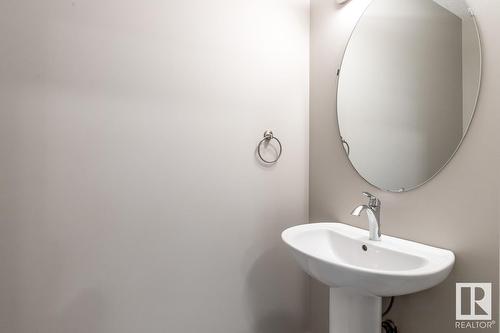 8538 Cushing Pl Sw, Edmonton, AB - Indoor Photo Showing Bathroom