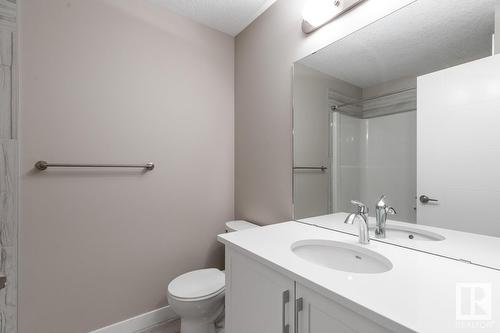 8538 Cushing Pl Sw, Edmonton, AB - Indoor Photo Showing Bathroom