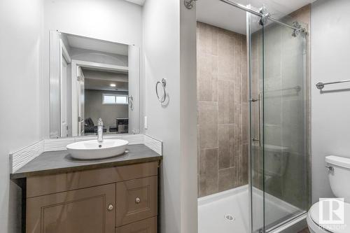 8538 Cushing Pl Sw, Edmonton, AB - Indoor Photo Showing Bathroom