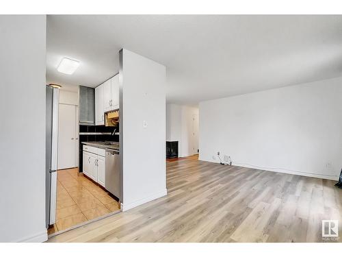 #5 10836 116 St Nw, Edmonton, AB - Indoor Photo Showing Kitchen