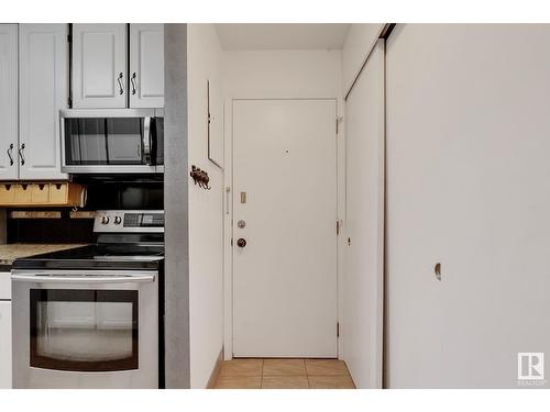 #5 10836 116 St Nw, Edmonton, AB - Indoor Photo Showing Kitchen