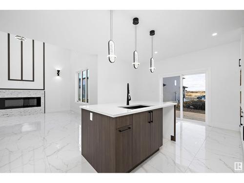 6844 171 Av Nw, Edmonton, AB - Indoor Photo Showing Kitchen