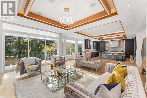 17 Waring Court, Toronto, ON - Indoor Photo Showing Living Room