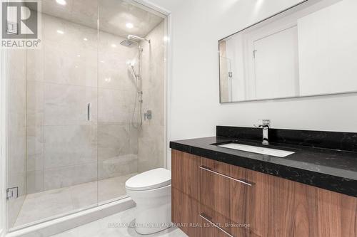 17 Waring Court, Toronto, ON - Indoor Photo Showing Bathroom