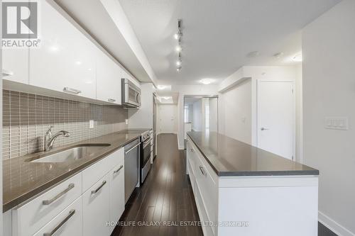 501 - 295 Adelaide Street, Toronto, ON - Indoor Photo Showing Kitchen