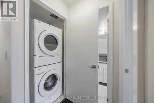 501 - 295 Adelaide Street, Toronto, ON - Indoor Photo Showing Laundry Room