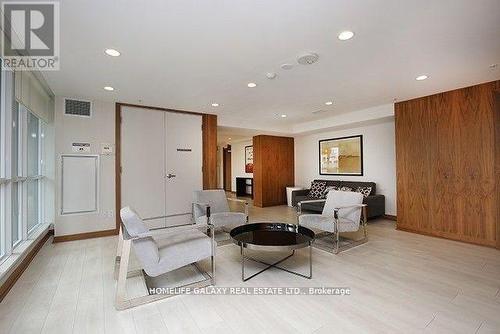 501 - 295 Adelaide Street, Toronto, ON - Indoor Photo Showing Living Room