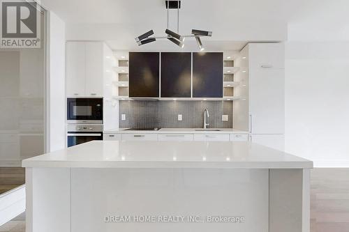 1306 - 32 Davenport Road, Toronto, ON - Indoor Photo Showing Kitchen