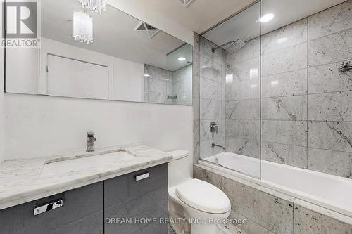 1306 - 32 Davenport Road, Toronto, ON - Indoor Photo Showing Bathroom