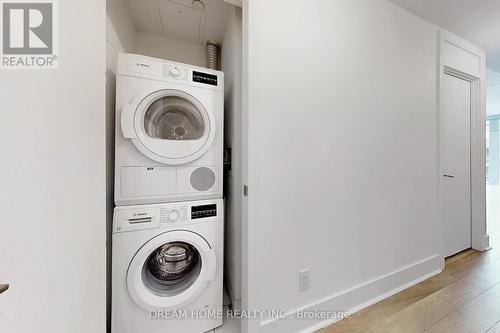 1306 - 32 Davenport Road, Toronto, ON - Indoor Photo Showing Laundry Room