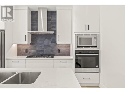 859 Melrose Street, Kelowna, BC - Indoor Photo Showing Kitchen