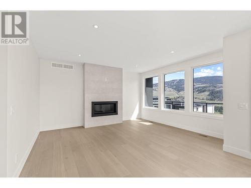 859 Melrose Street, Kelowna, BC - Indoor Photo Showing Living Room With Fireplace