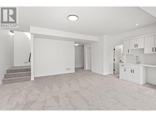 859 Melrose Street, Kelowna, BC - Indoor Photo Showing Kitchen